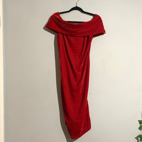 Gianni Bini Bell Off the Shoulder Red Velvet Body-con Midi Dress Size: L - Picture 4 of 9
